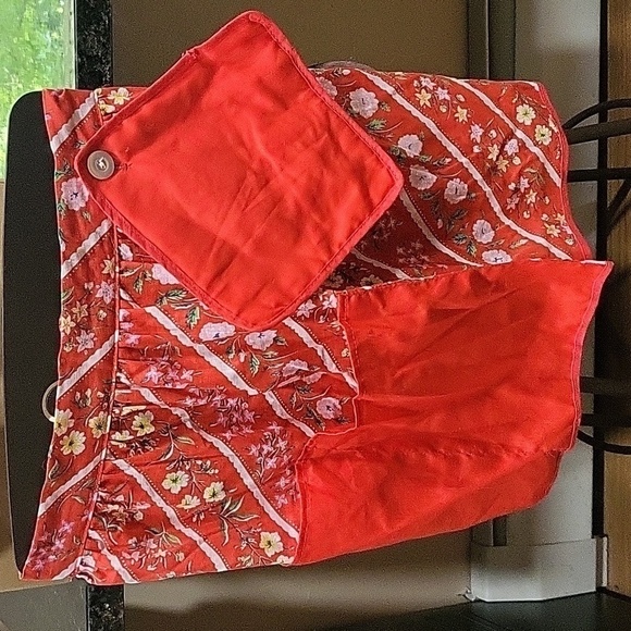 Vintage Apron With Pot Holder On Button and 2 Big pockets - Picture 1 of 6